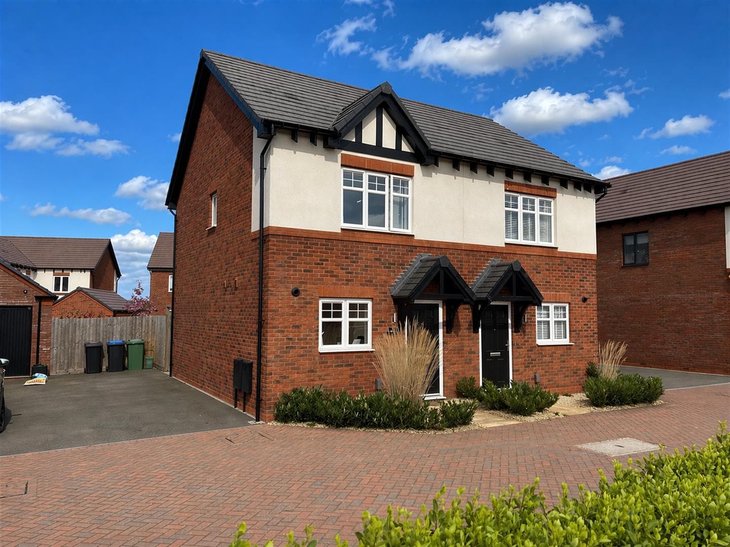 Strickland Drive, Shackleton Village