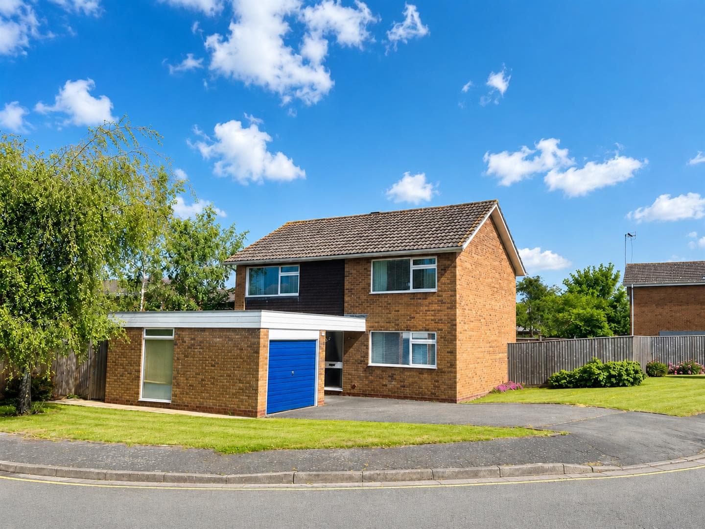 Larch Close, Stratford-Upon-Avon